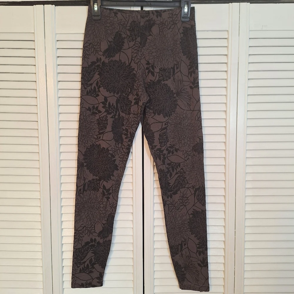 bryn Walker Floral Black and Gray Women's Crop Leggings NWOT *C3 - Picture 5 of 7